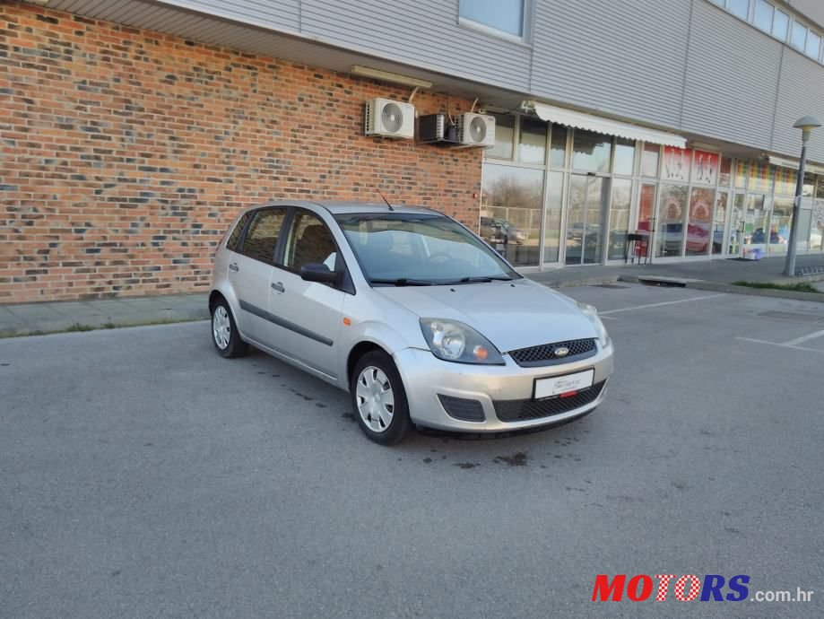 2007' Ford Fiesta photo #2