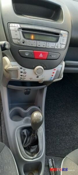 2010' Peugeot 107 1,0 photo #4