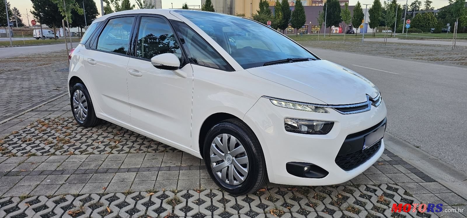 2016' Citroen C4 Picasso Bluehdi 100 photo #2