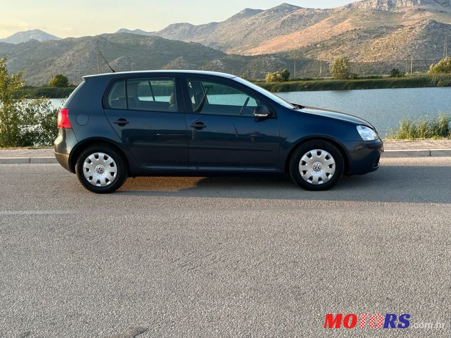 2008' Volkswagen Golf 5 photo #3