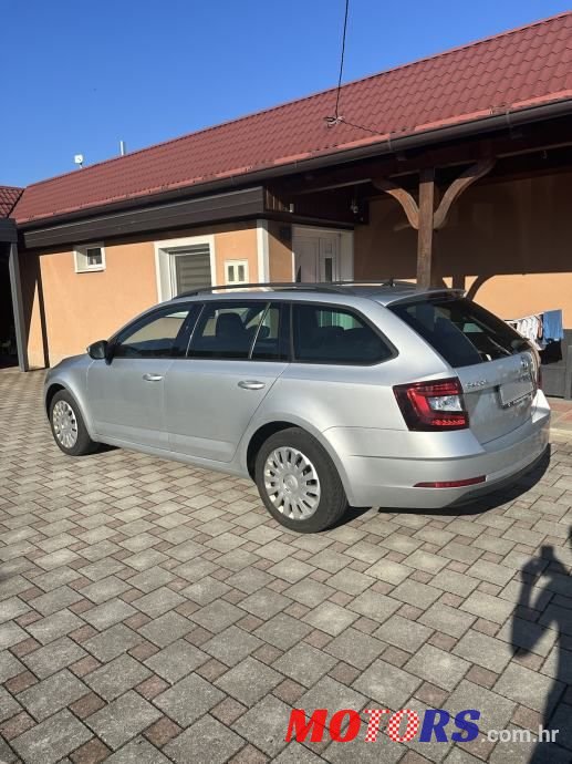 2020' Skoda Octavia Combi photo #2
