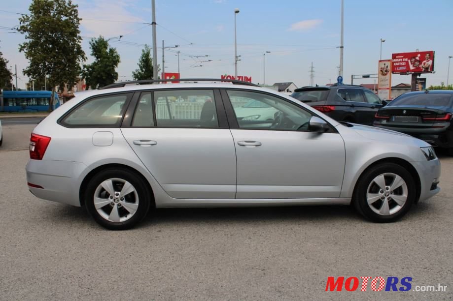 2020' Skoda Octavia Combi photo #4