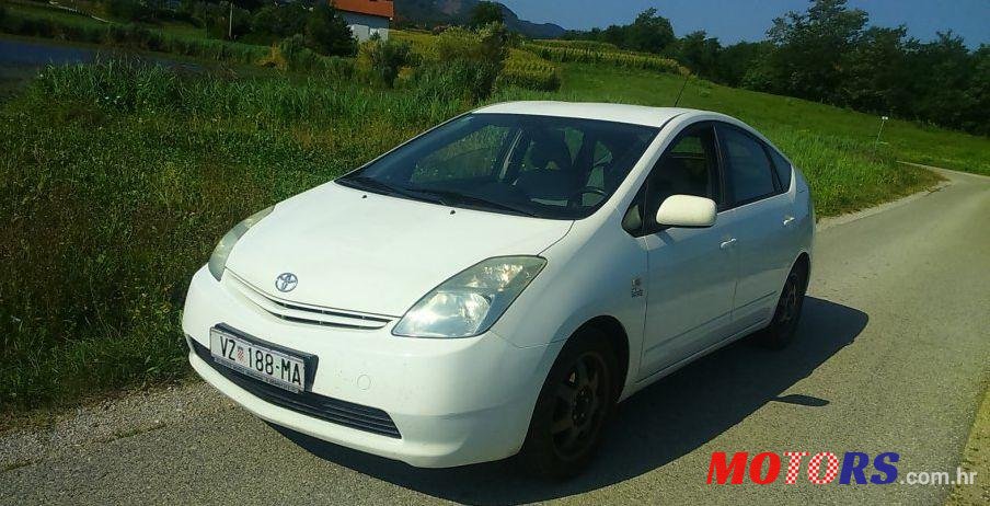 2004' Toyota Prius 1.5 Vtt-I photo #2