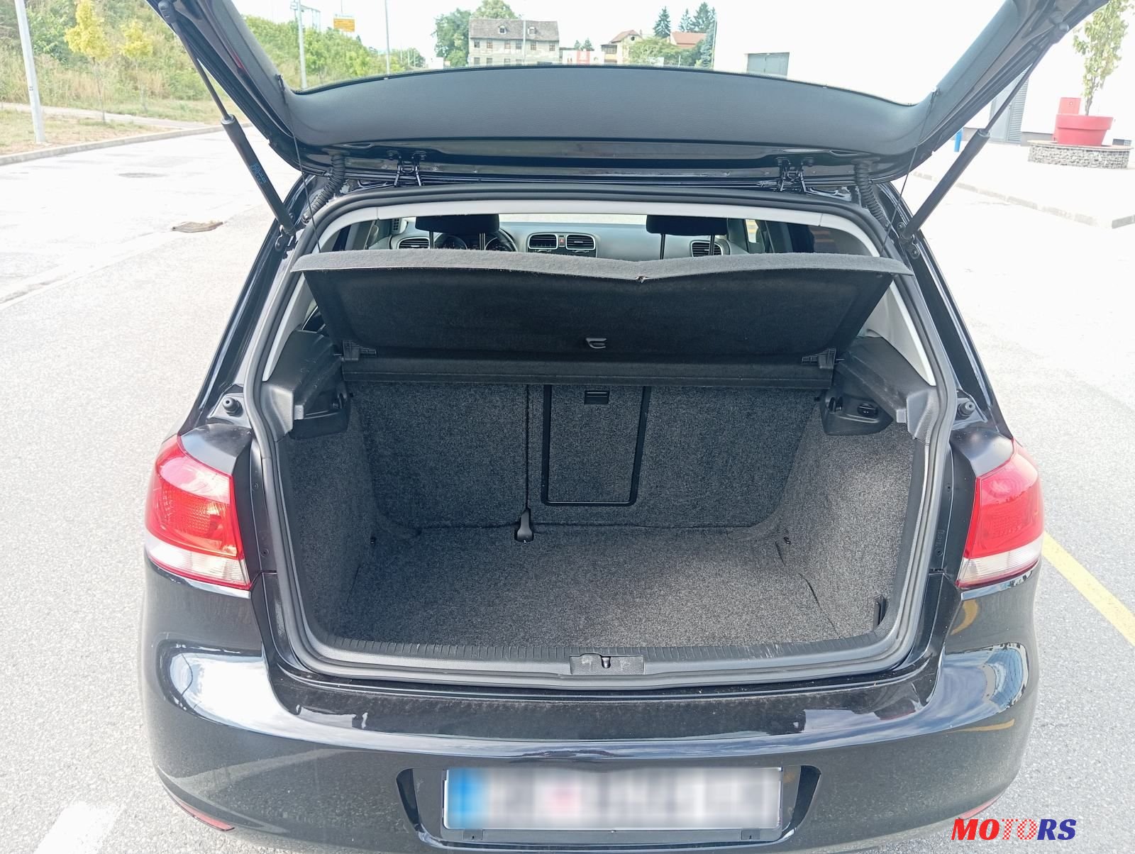 2010' Volkswagen Golf VI 1,6 Tdi photo #3