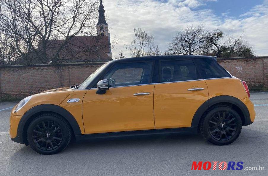 2015' MINI Cooper Cooper Sd photo #1