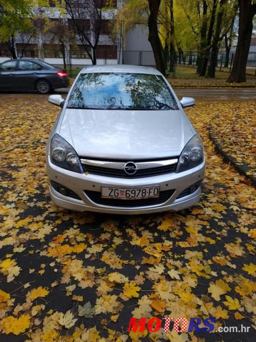 2009' Opel Astra Sport photo #1