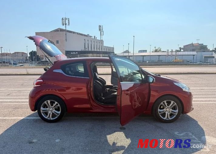 2015' Peugeot 208 1,6 E-Hdi photo #3