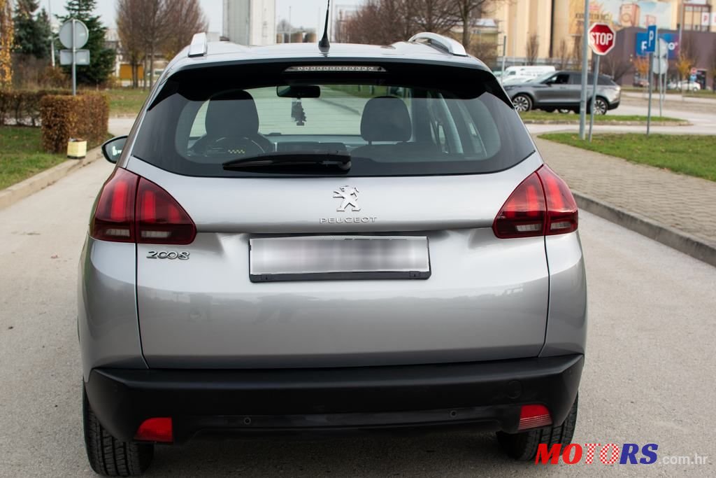2019' Peugeot 2008 1,2 Puretech photo #6