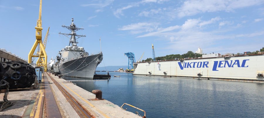 Jos jedan američki vojni brod uplovio u Viktor Lenac na servis