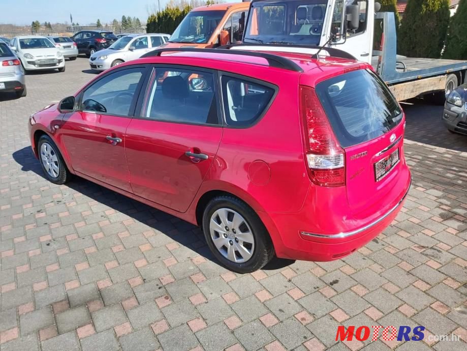 2010' Hyundai i30 Cw photo #4