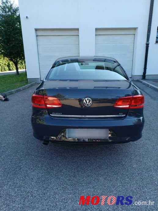 2011' Volkswagen Passat photo #4