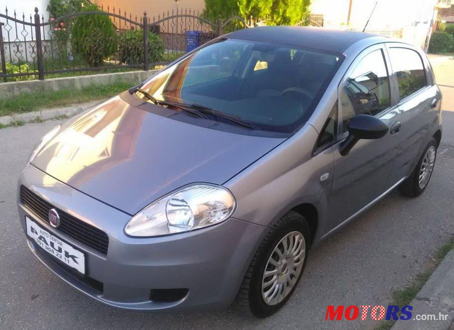 2010' Fiat Grande Punto 1,2 8V photo #1