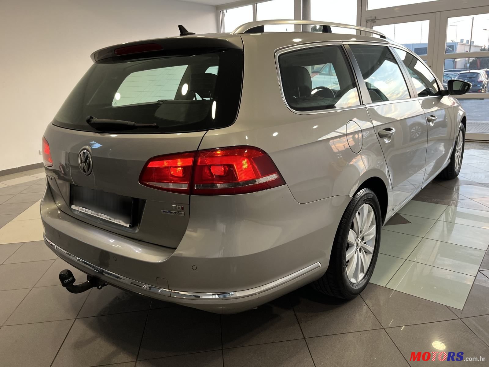 2014' Volkswagen Passat Variant photo #6