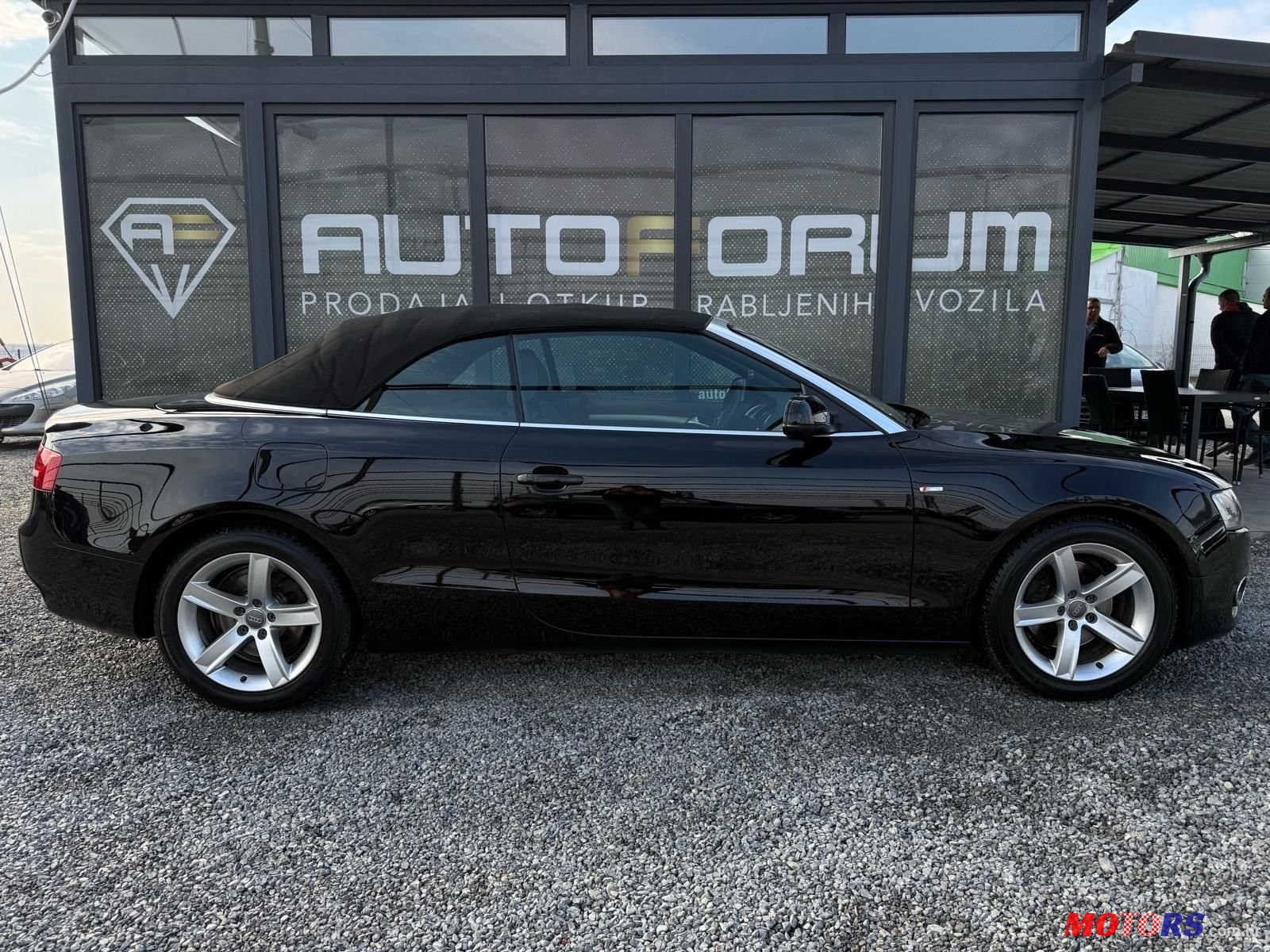 2011' Audi A5 Cabrio photo #6