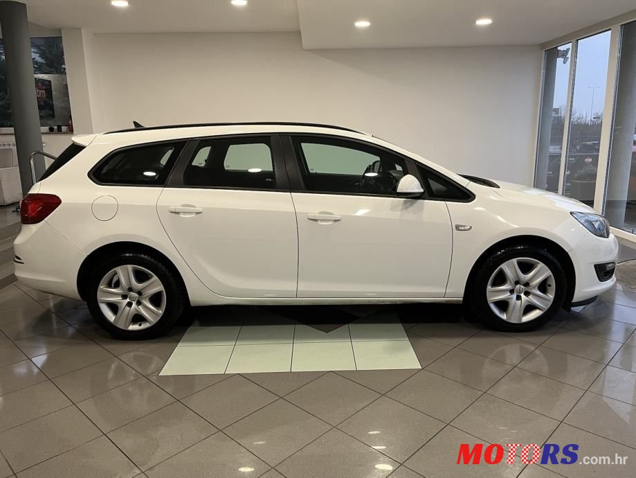 2014' Opel Astra Karavan photo #5