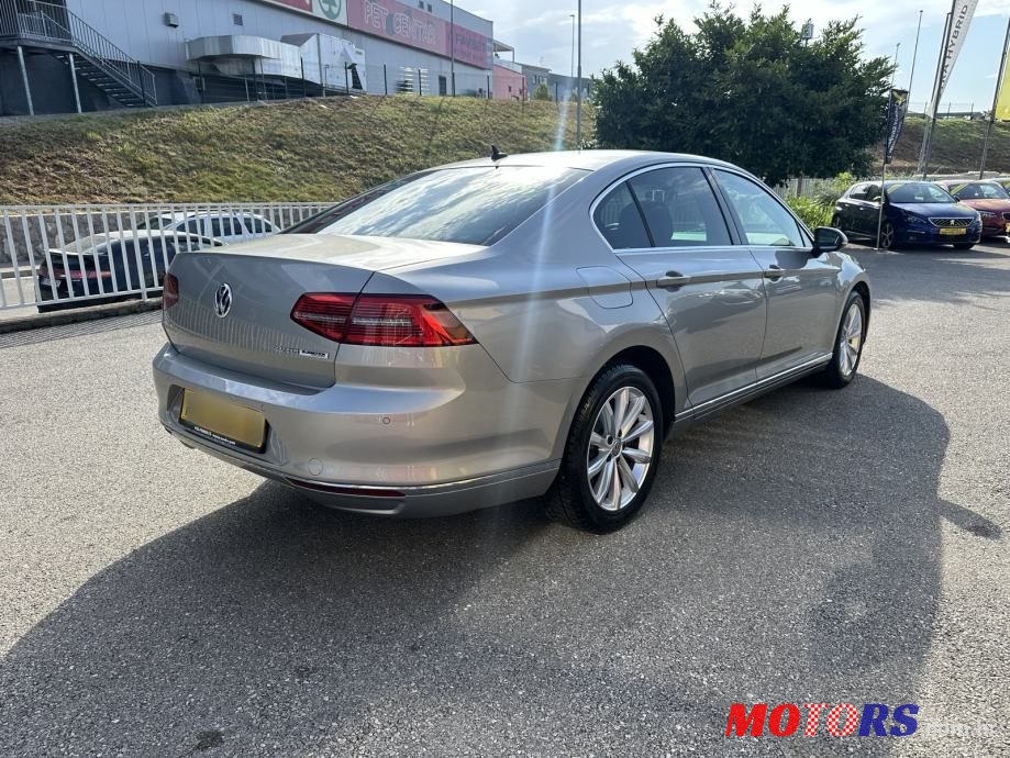 2016' Volkswagen Passat photo #6