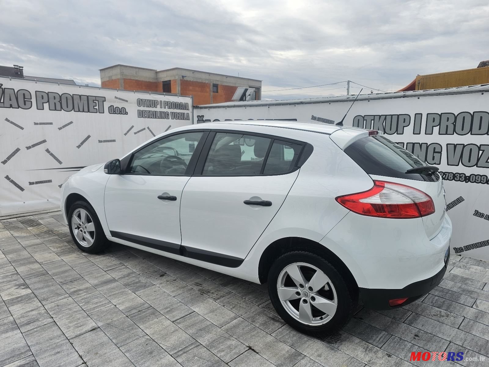 2011' Renault Megane 1.6 photo #2