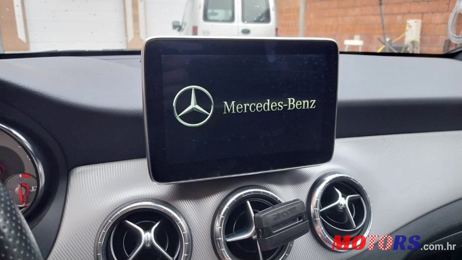 2015' Mercedes-Benz Cla Klasa 180 Cdi photo #6