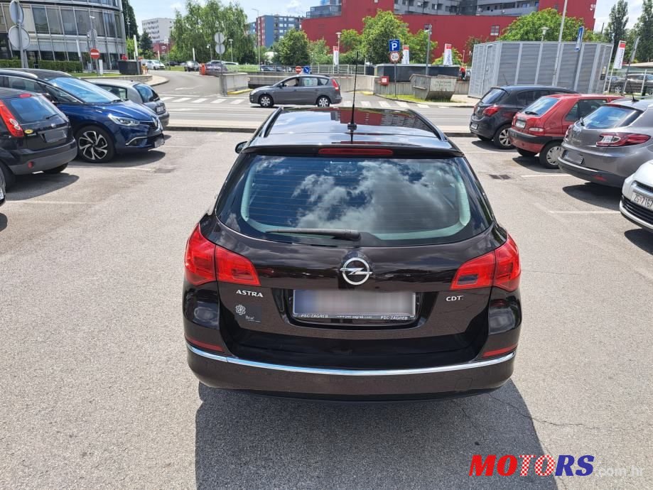 2015' Opel Astra Karavan photo #5