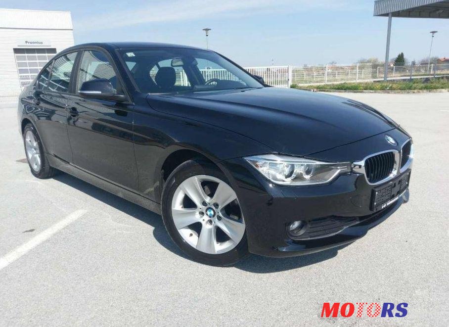 2013' BMW 3 Series 318D photo #2