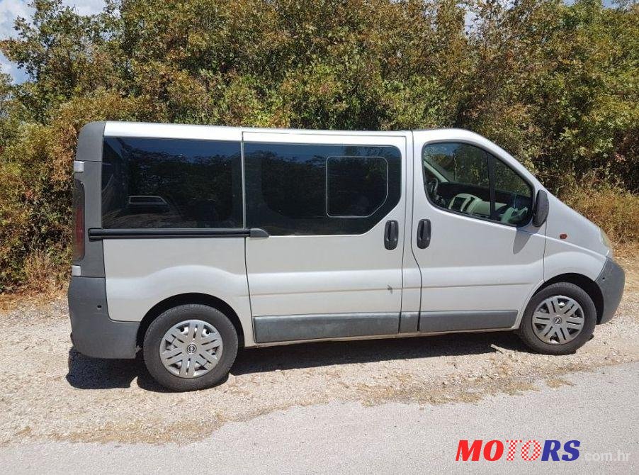 2004' Opel Vivaro Swb 1,9 Dti photo #1