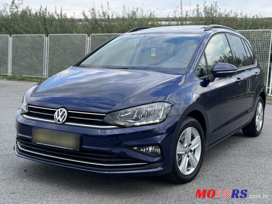 2018' Volkswagen Golf Sportsvan photo #1