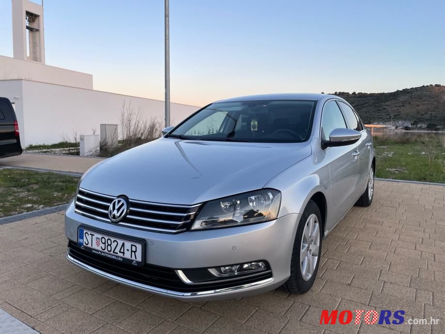 2011' Volkswagen Passat photo #4