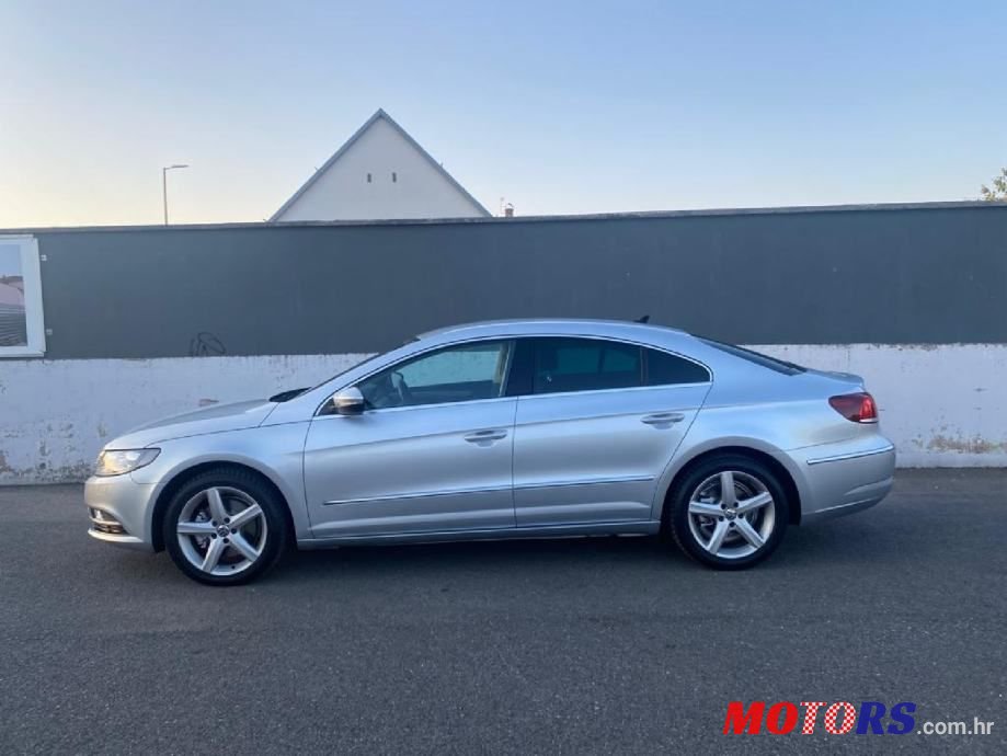 2013' Volkswagen Passat photo #5