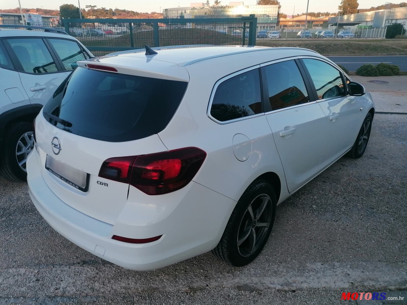 2011' Opel Astra Karavan photo #4