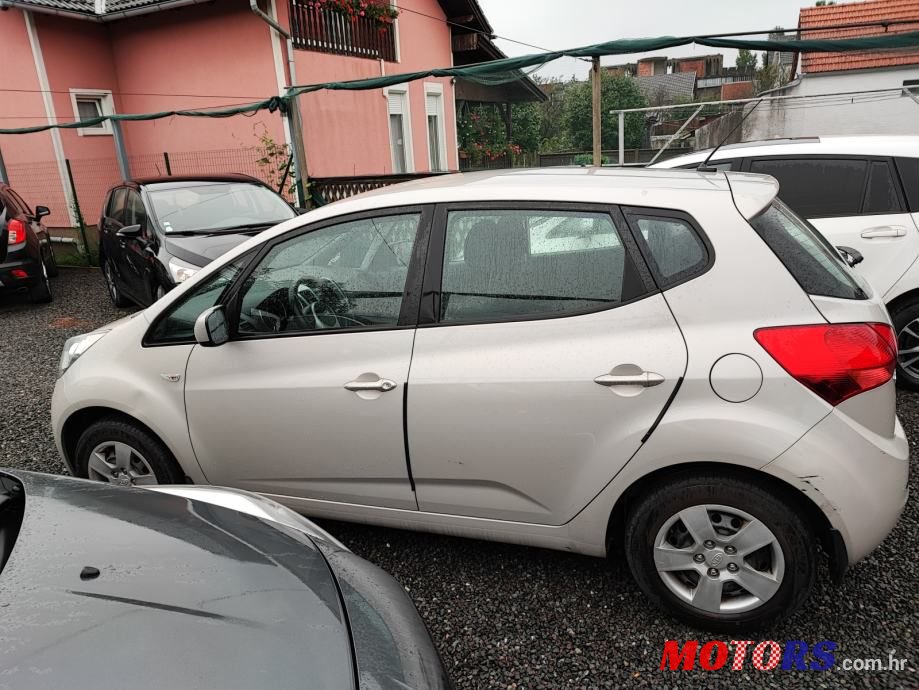 2011' Kia Venga photo #4