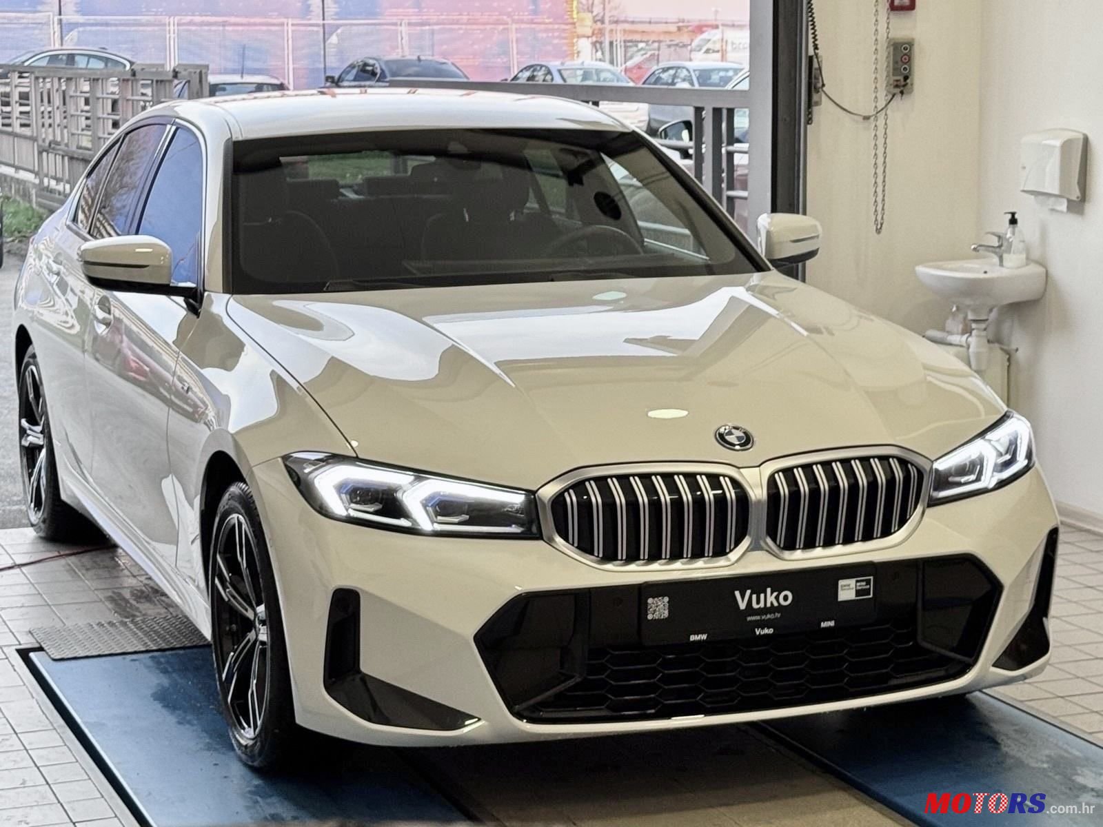 2023' BMW Serija 3 330E photo #1