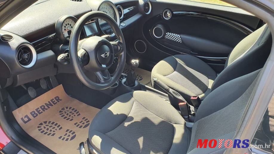 2013' MINI Cooper photo #4