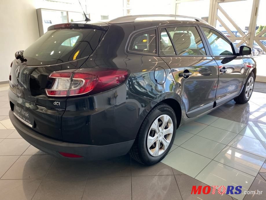 2010' Renault Megane Grandtour photo #1