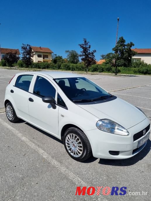 2010' Fiat Grande Punto 1,4 photo #3