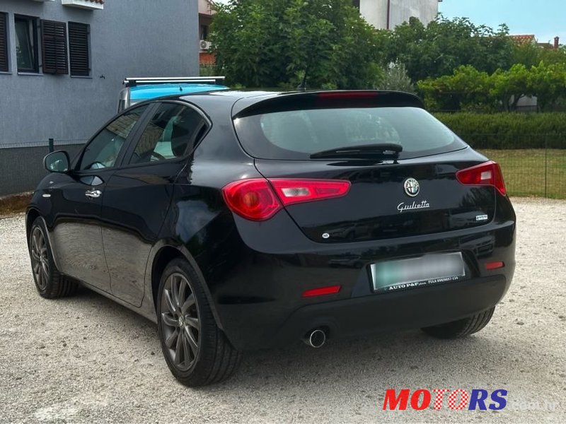 2013' Alfa Romeo Giulietta photo #4