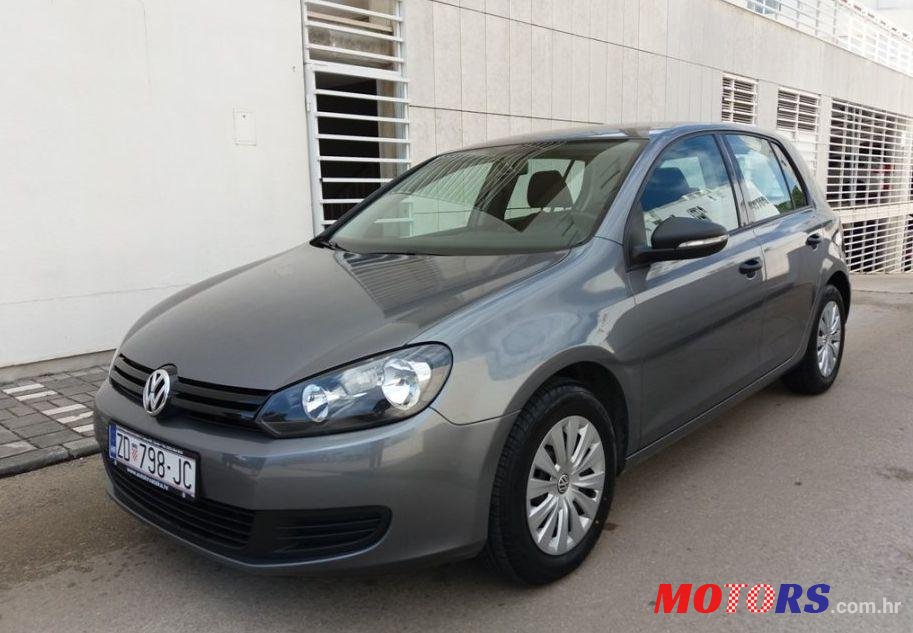 2010' Volkswagen Golf VI 1,6 Tdi photo #1