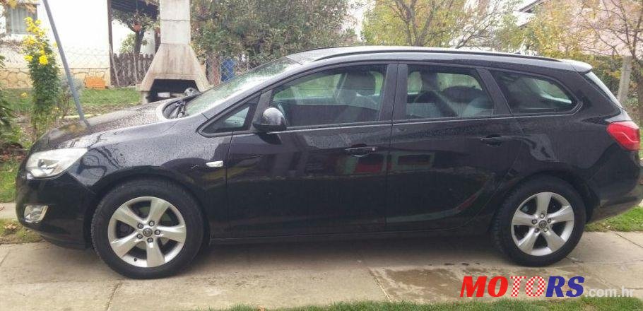 2011' Opel Astra Karavan photo #3