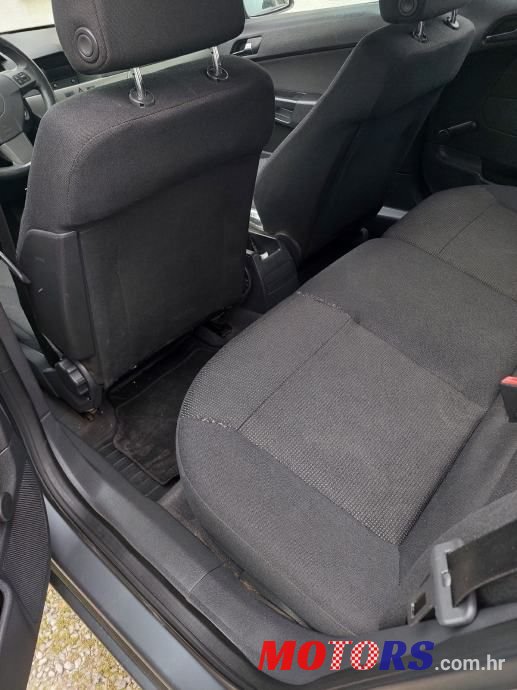 2006' Opel Astra Karavan photo #6