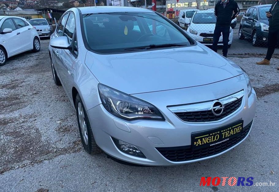 2011' Opel Astra 1,3 Cdti photo #1