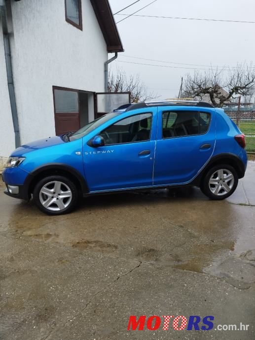 2014' Dacia Sandero photo #3