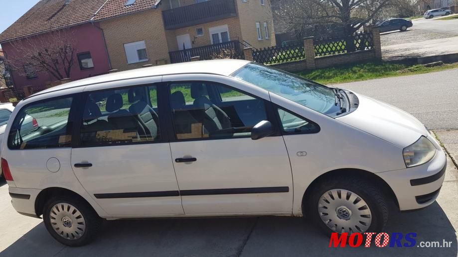 2002' Volkswagen Sharan photo #6