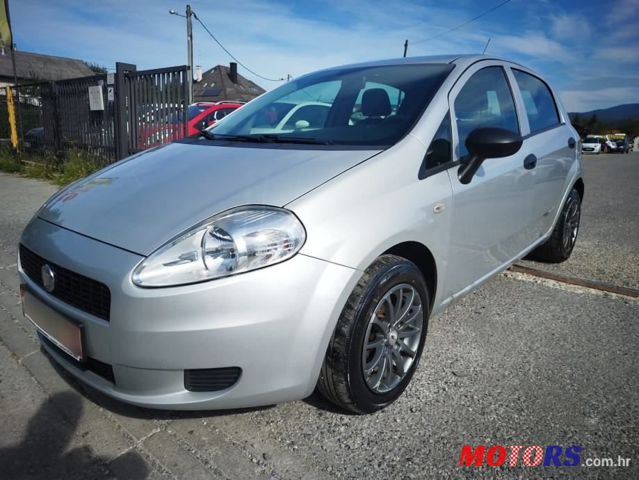 2012' Fiat Punto photo #4