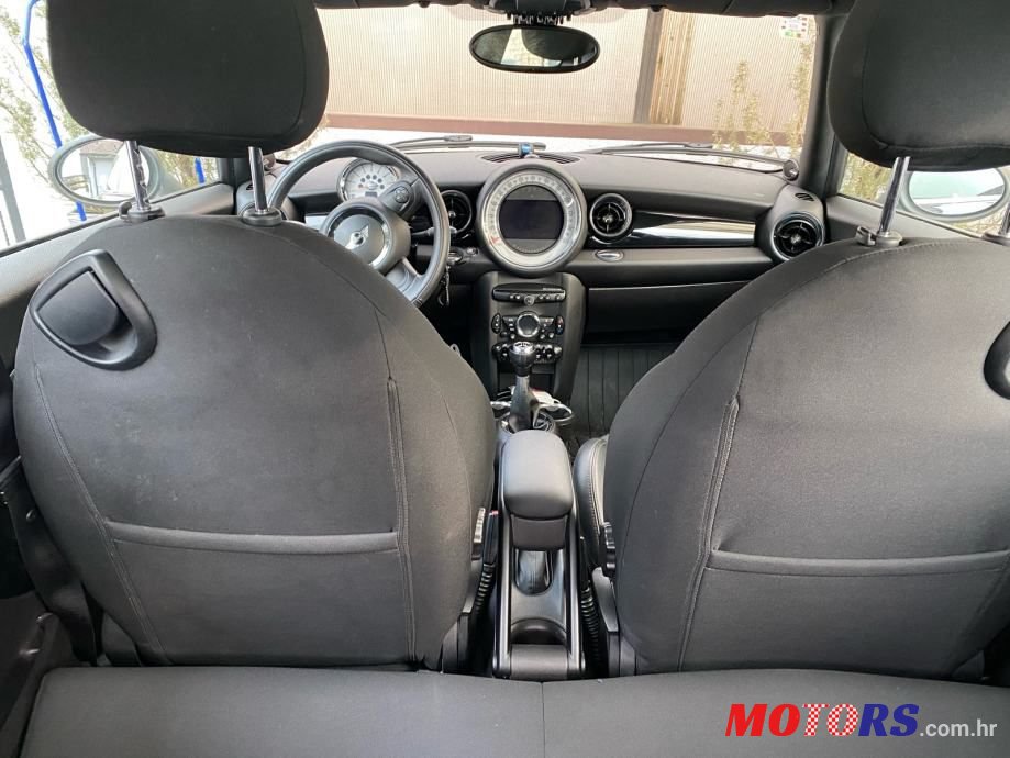 2013' MINI Cooper S photo #5