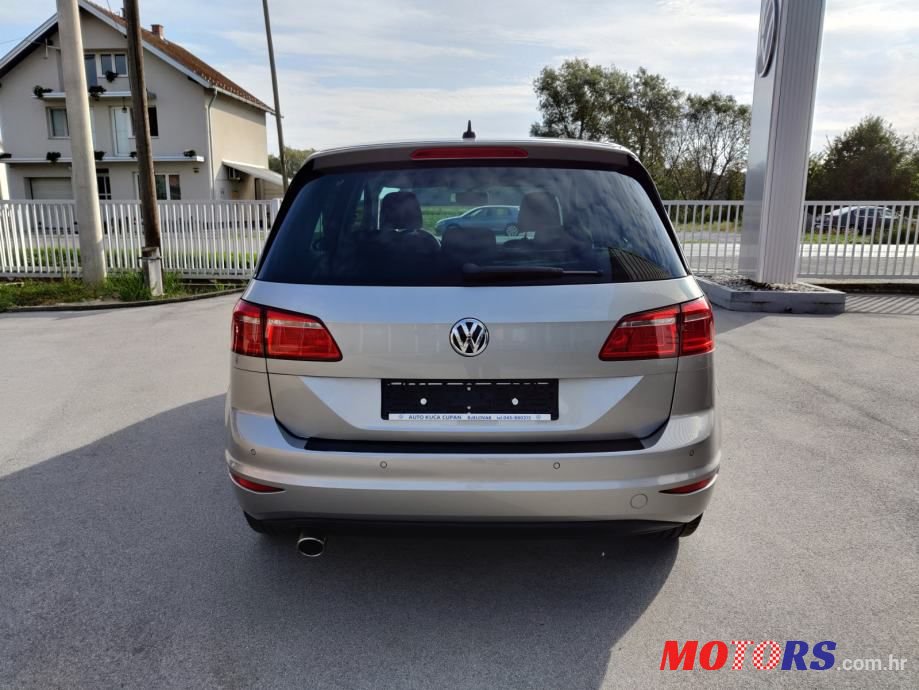 2015' Volkswagen Golf photo #6