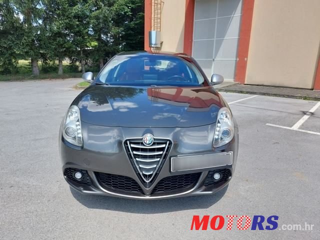 2012' Alfa Romeo Giulietta photo #2