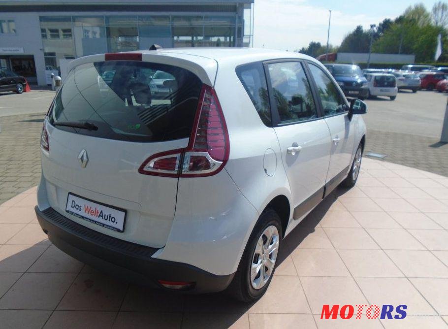 2011' Renault Scenic 1,5 Dci photo #1