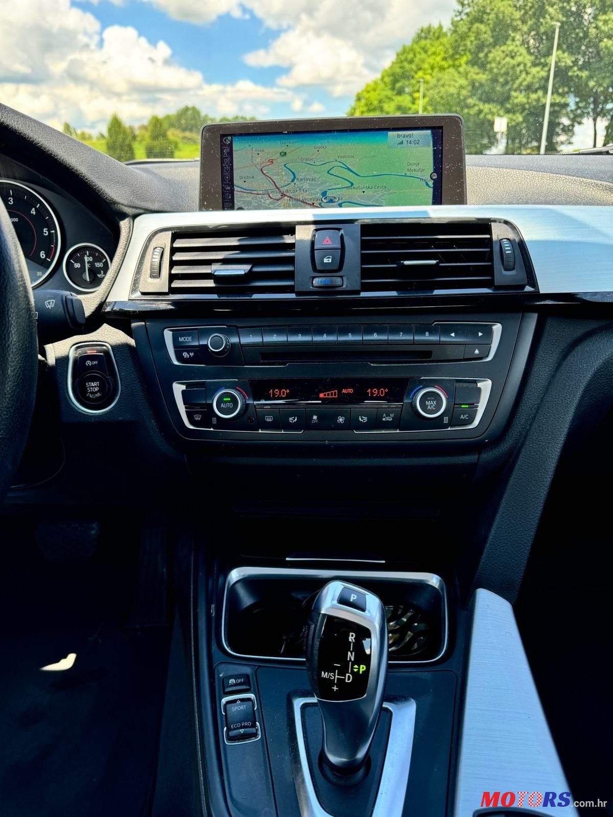 2015' BMW Serija 3 316D photo #6