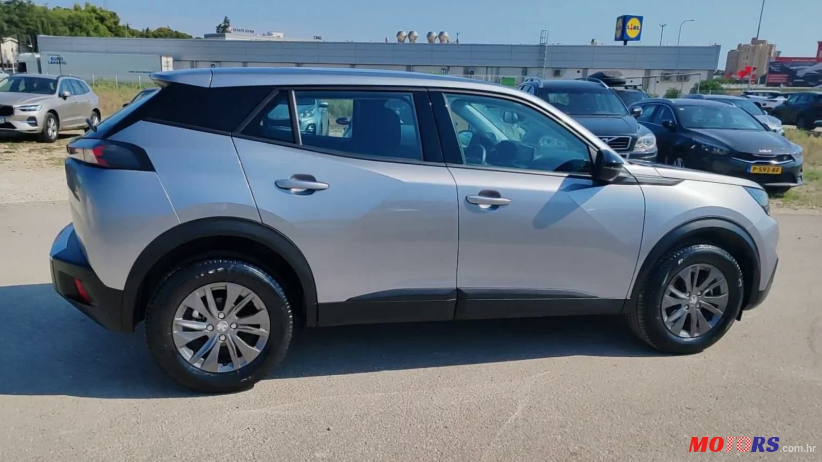 2022' Peugeot 2008 photo #4