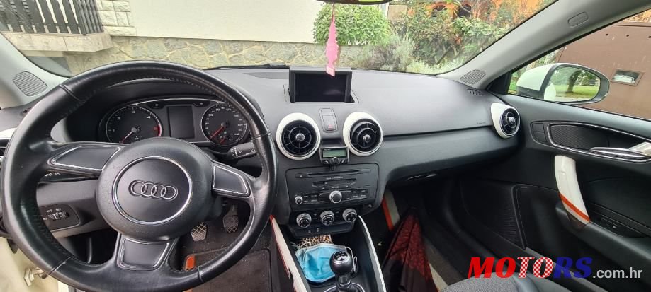 2011' Audi A1 1,6 Tdi photo #6