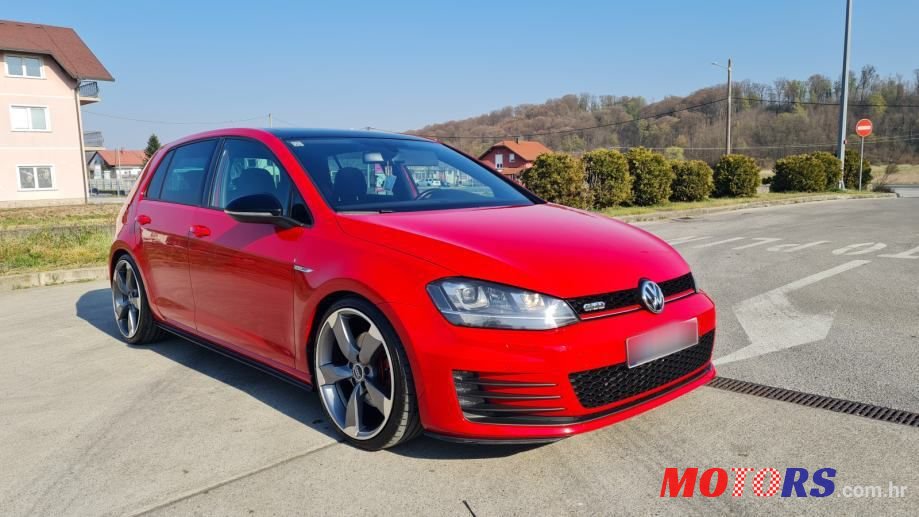 2014' Volkswagen Golf 7 2.0Gtd photo #2